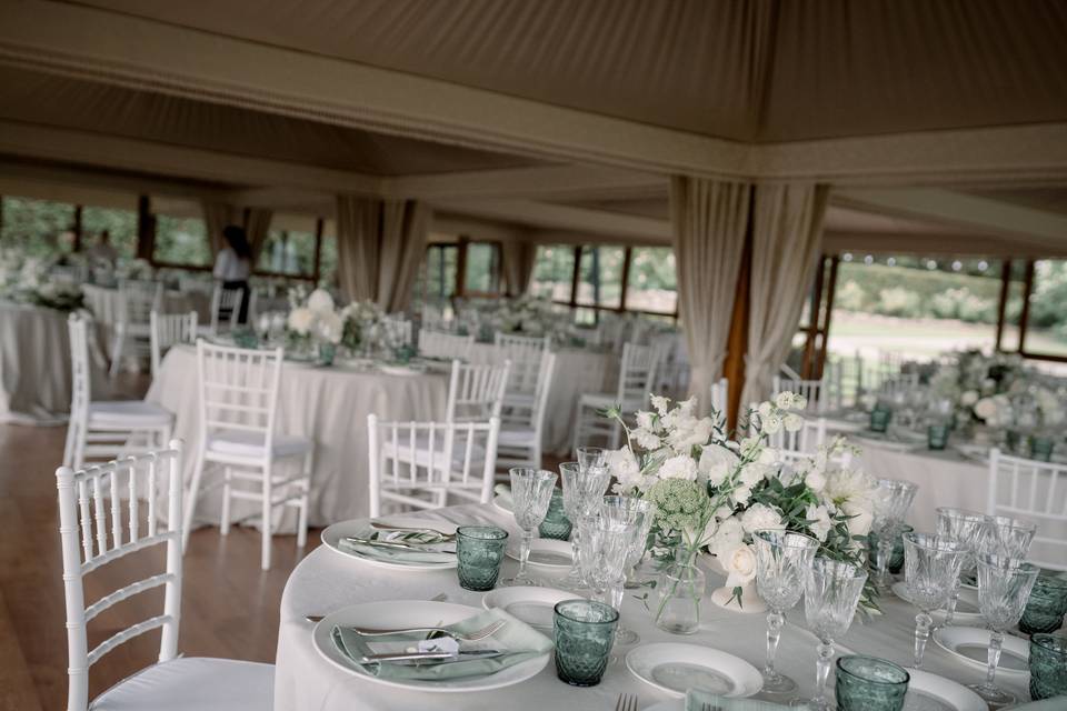 DELICATE WHITE & GREEN WEDDING