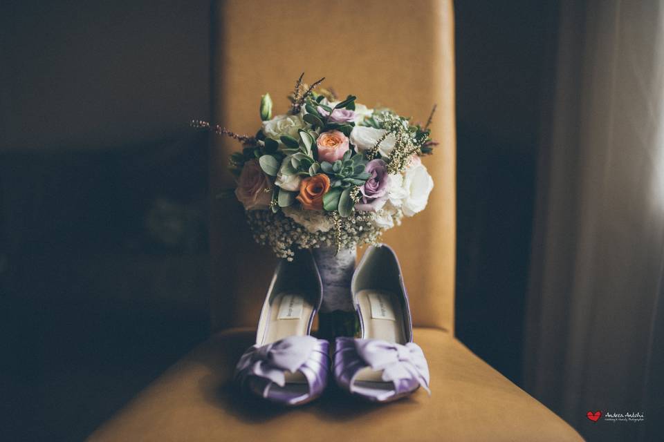 Bouquet e scarpe dettaglio