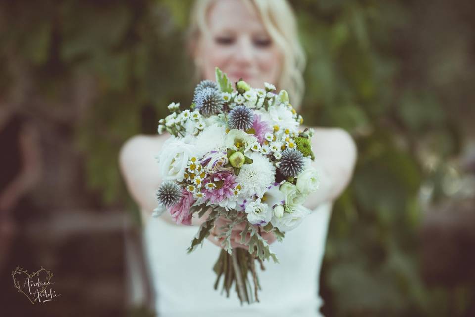 Bouquet wedding photographer