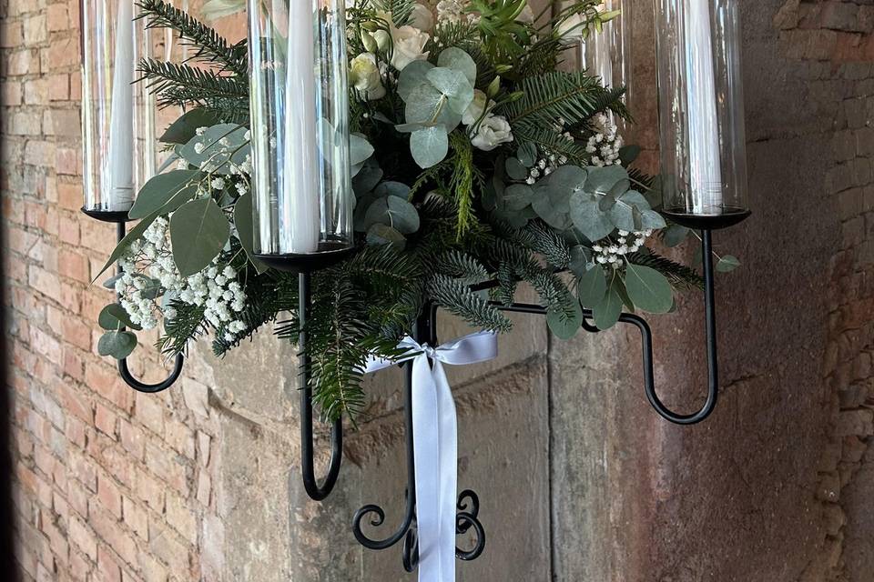 Candelabri inizio navata