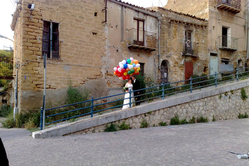 Sposi con palloncini