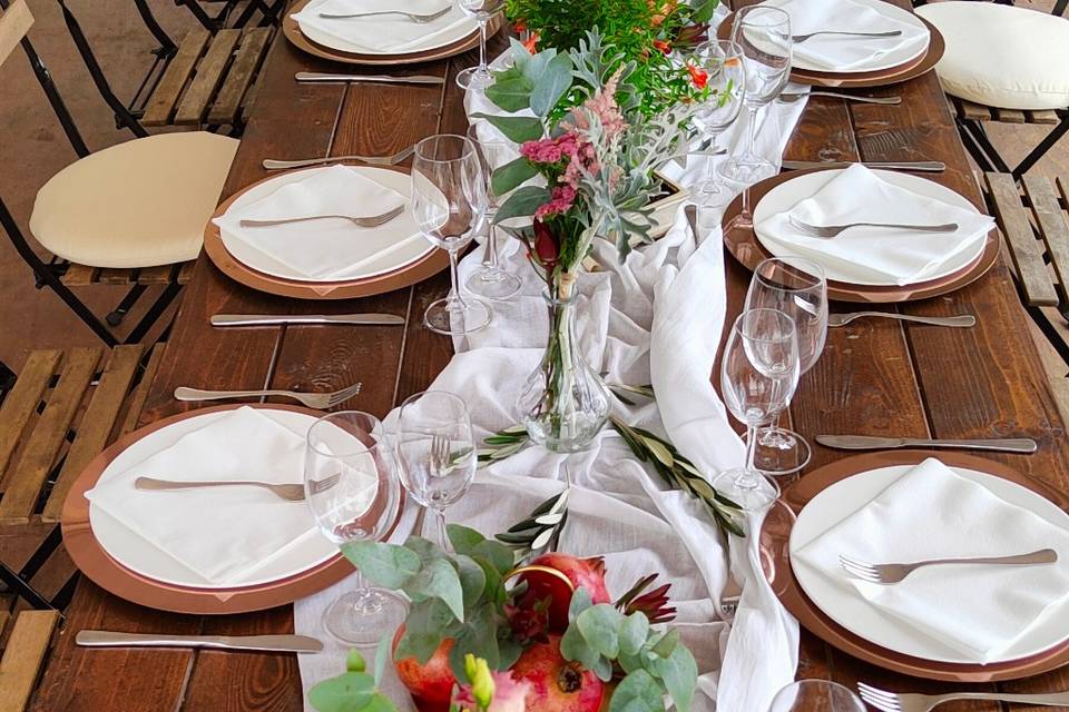 Country chic pomegranate weddi