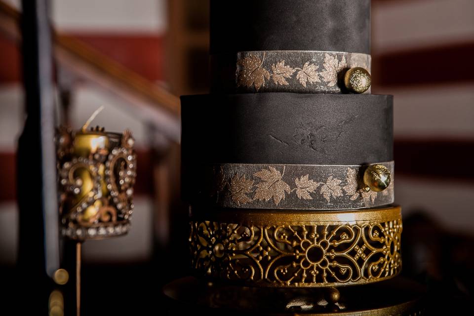 Cake gold & black