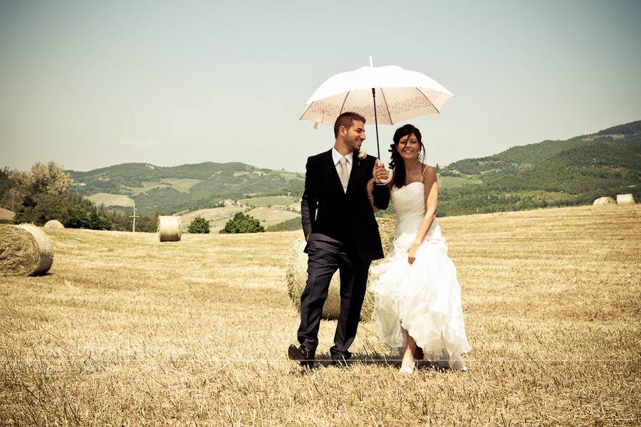 Sposi su campo di grano