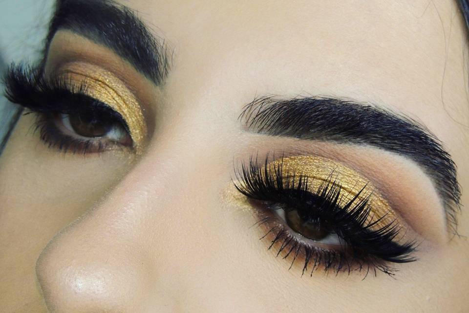 Full cut crease