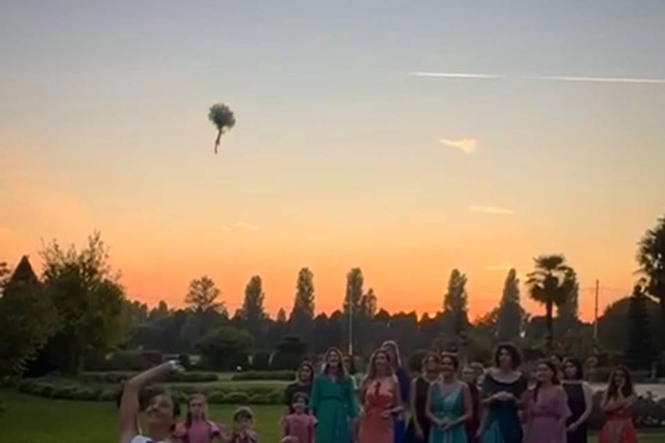 Momenti: lancio del Bouquet