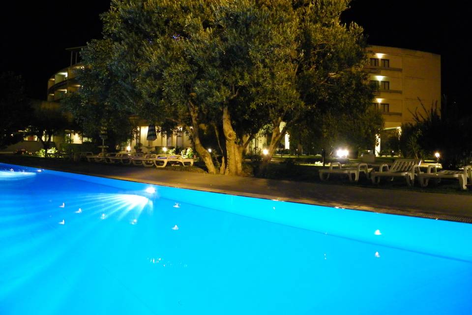 Piscina by night