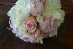 Bouquet con peonie e rose