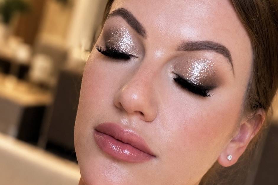 Trucco sera https://cdn0.matri