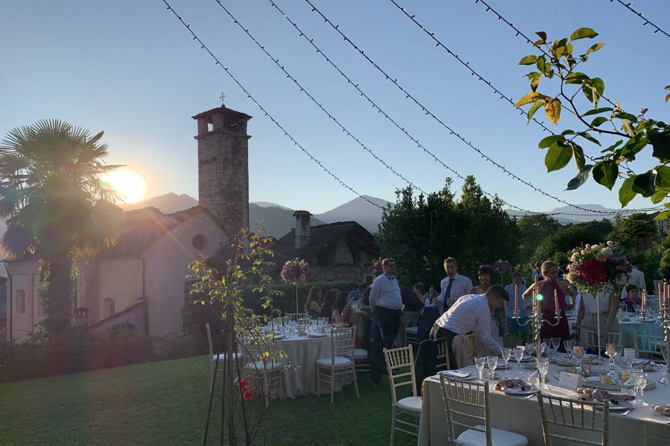 Cena con cielo stellato