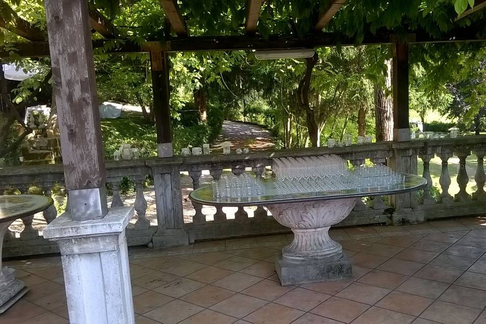 Buvette sotto il glicine