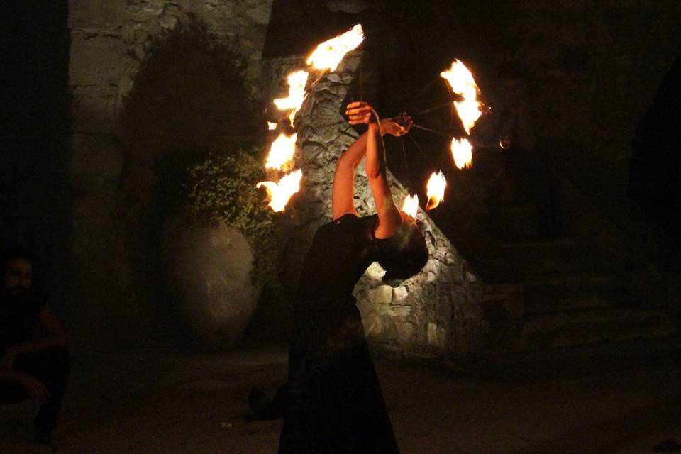 Spettacolo di danza con fuoco Brida Luna