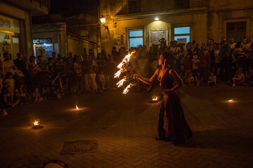 Spettacolo di danza con fuoco Brida Luna