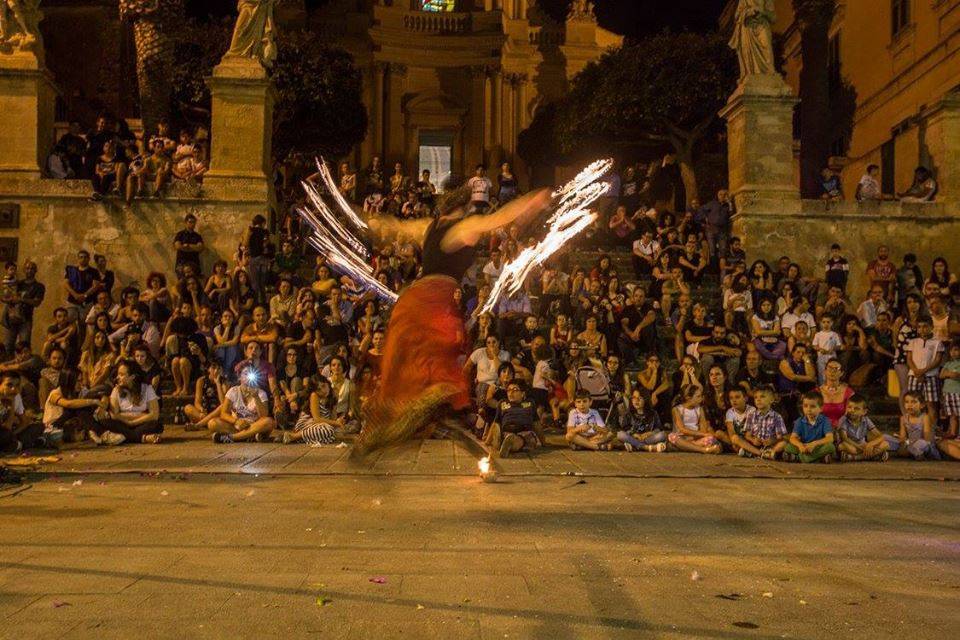 Spettacolo di danza con fuoco Brida Luna