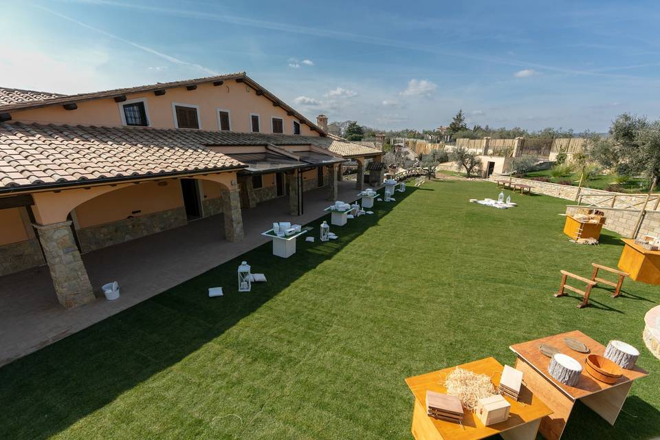 Giardino con portico e fontana