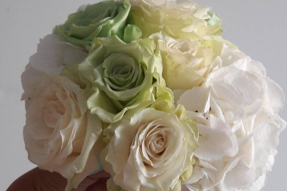Bouquet bianco e verde neo min