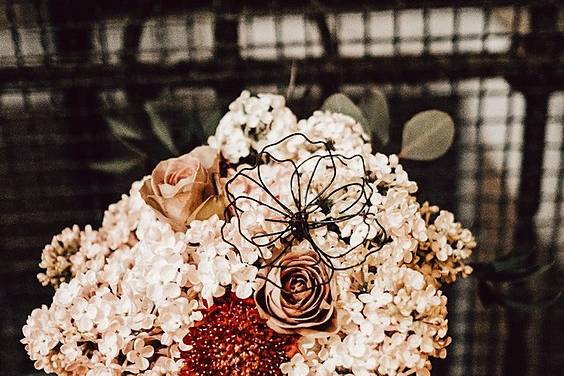 Bouquet con fiore di ferro