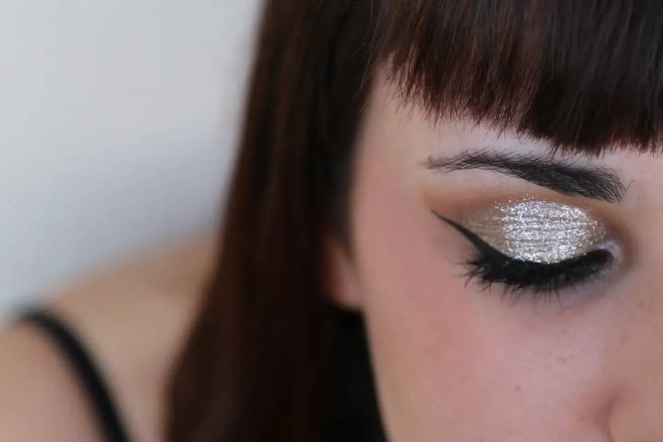 Glitter make-up
