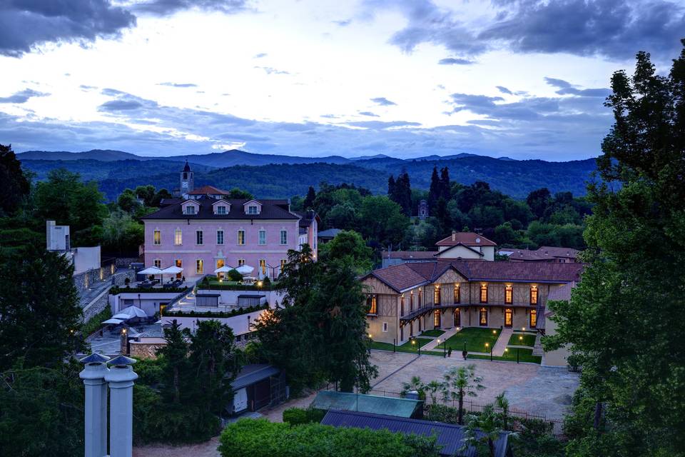 Panoramica Scuderie e Palazzo