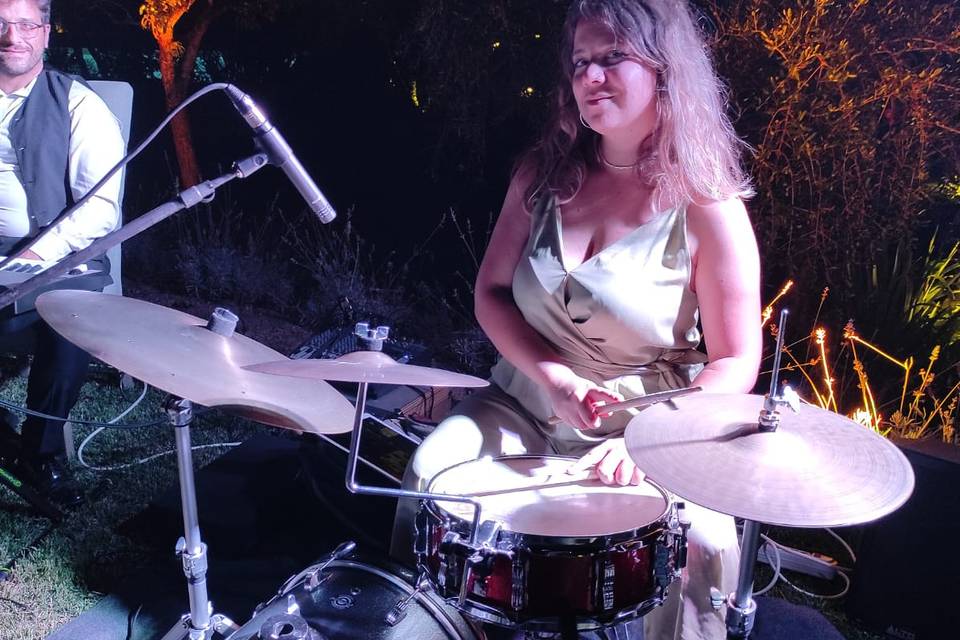 Singer/drummer