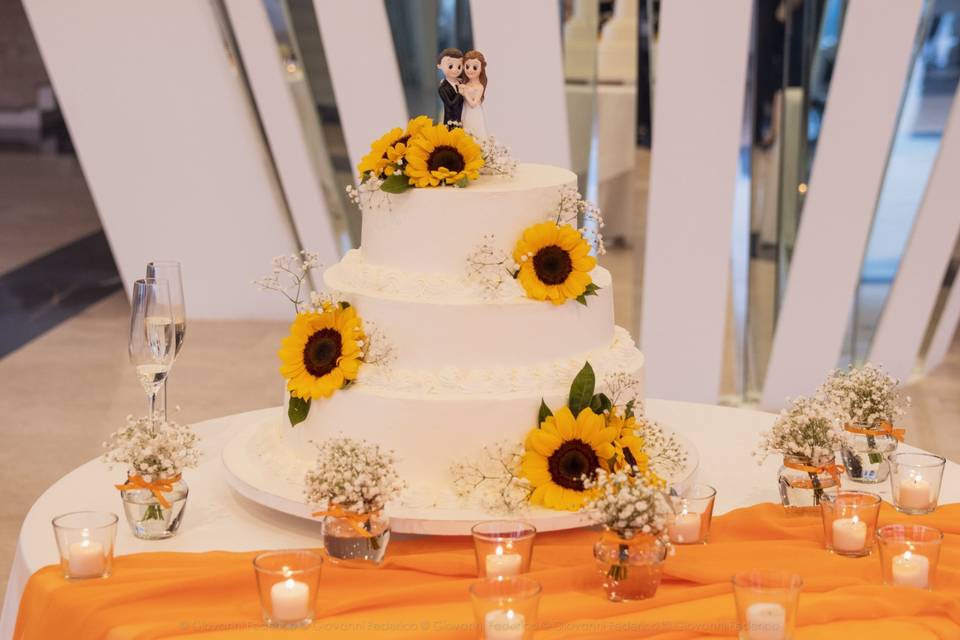 Wedding cake table