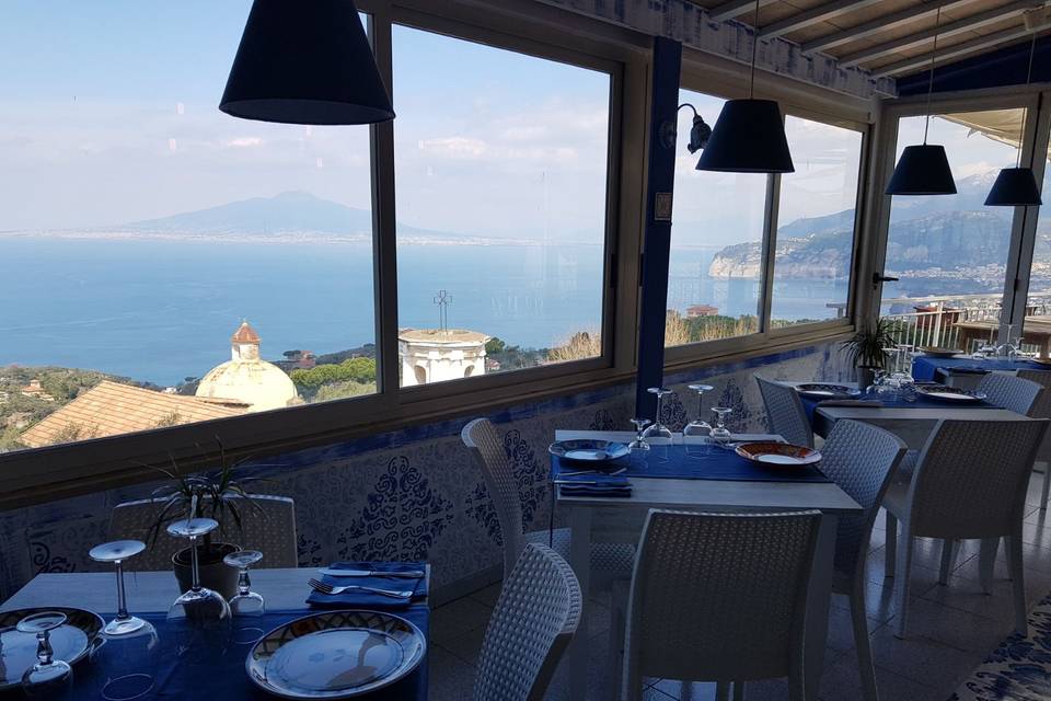 tavolo con decorazioni prima comunione - Picture of Ristorante Il Borgo,  Sorrento - Tripadvisor