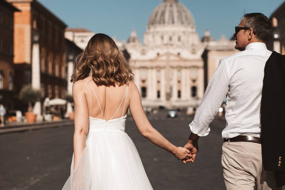 Newlywed walking in San Pietro