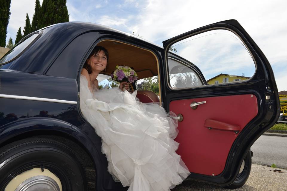 Sposa con il suo bouquet