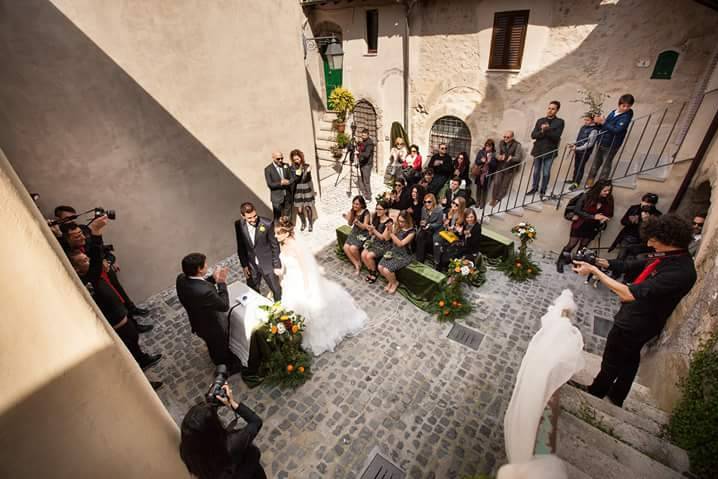 Matrimonio civile nel borgo