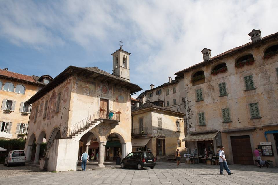 Piazza orta san giulio