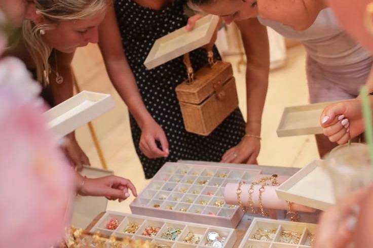 Charm Bar