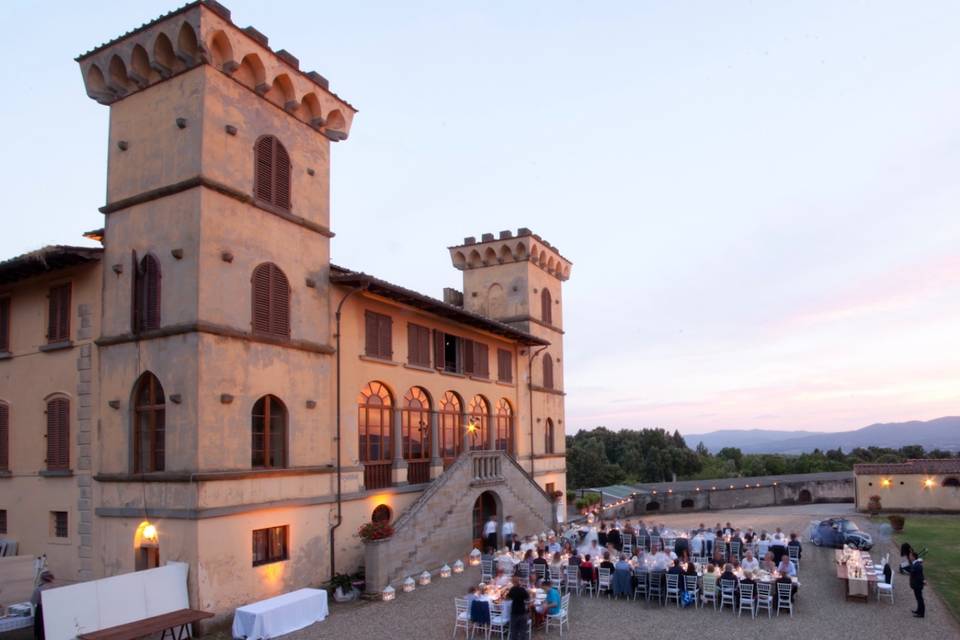 Cena davanti al castello