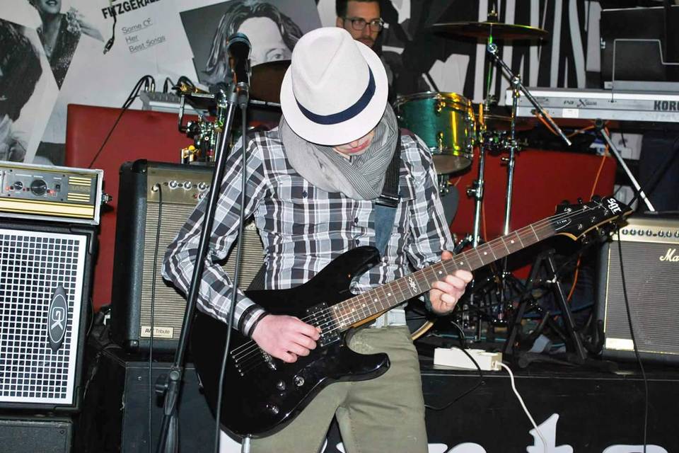 Chitarra e voce ...
