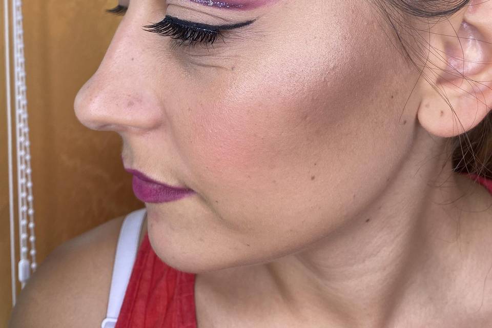 Cut crease make up