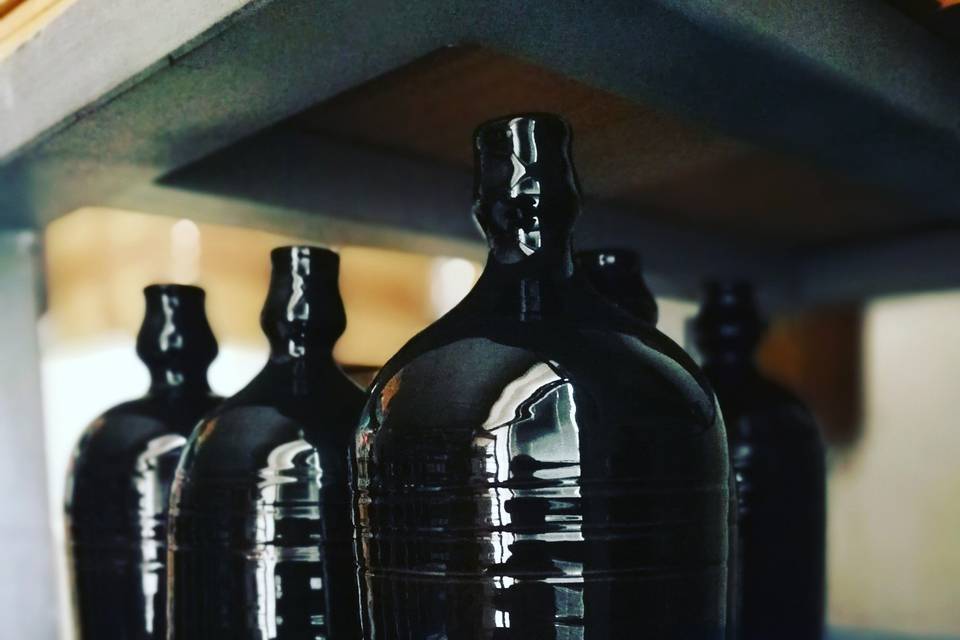 Bottiglie in ceramica per vino