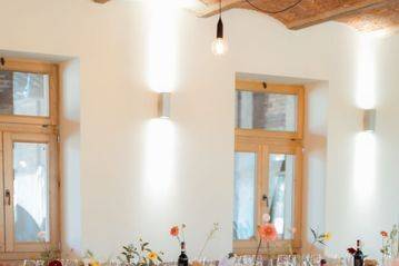 Tavolo imperiale con bottiglie