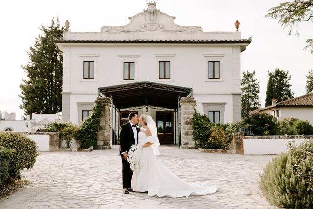 Sposi ingresso villa