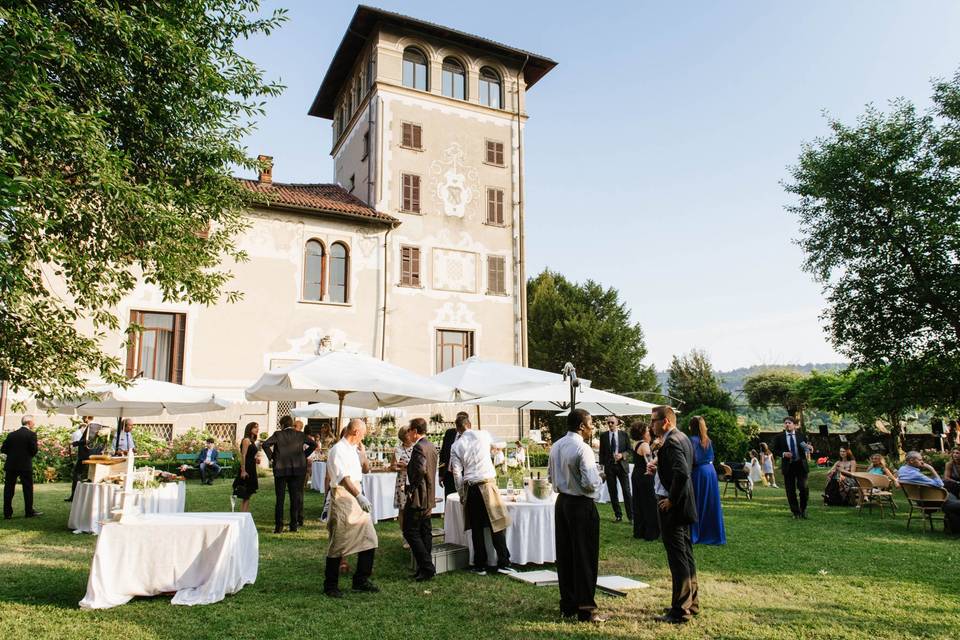 Taglio torta sulla terrazza