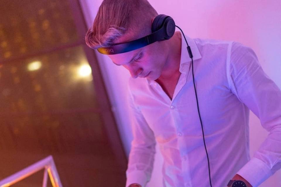 Live DJ