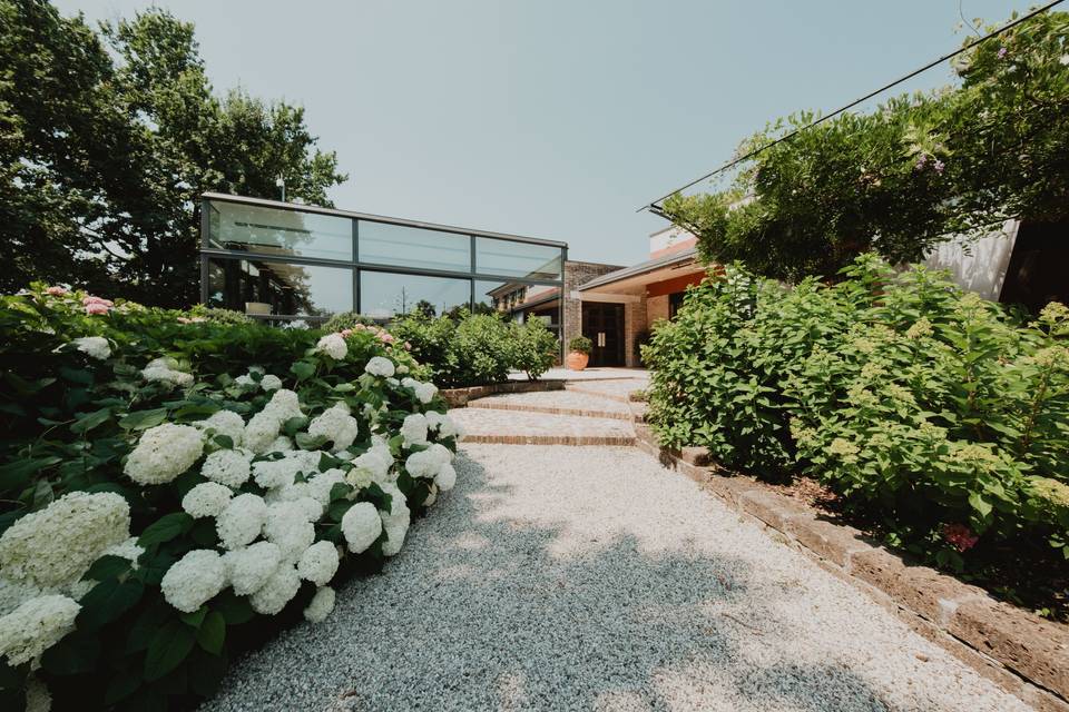 ingresso_giardino_fiorito_villa
