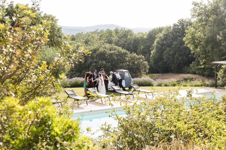 Aperitivo in piscina