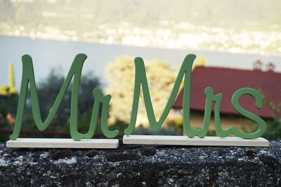 Scritta Mr Mrs matrimonio