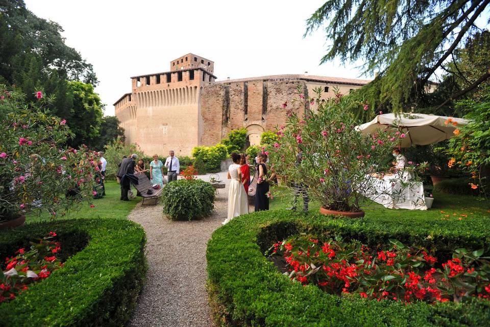 Aperitivo in giardino