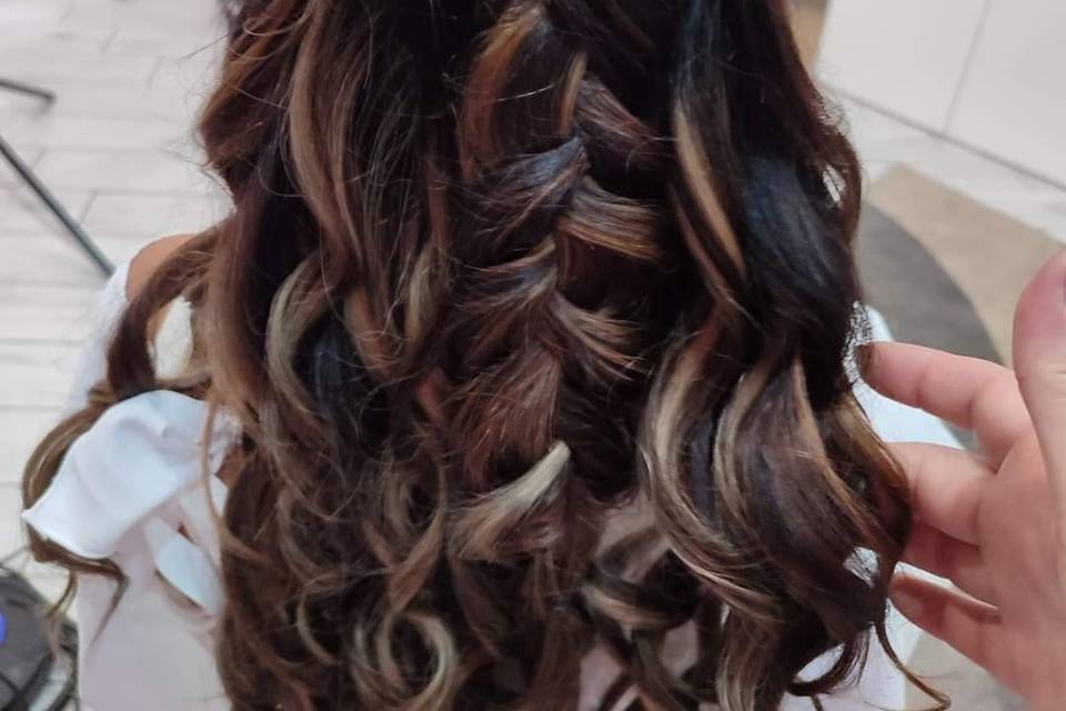 Elisa Leonardi Hair Styles