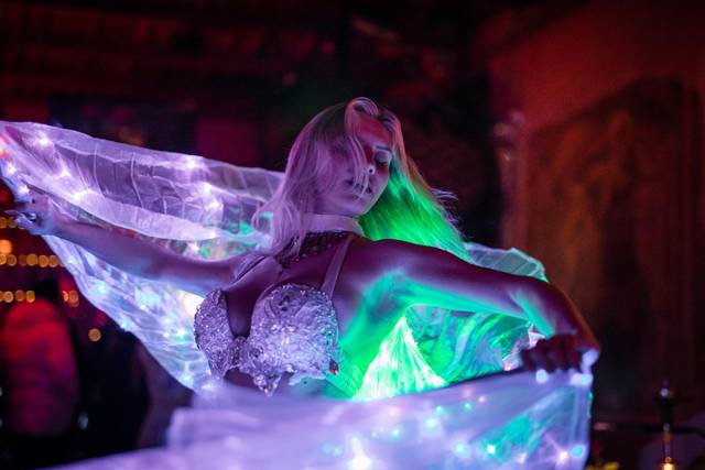 Danza con ali led