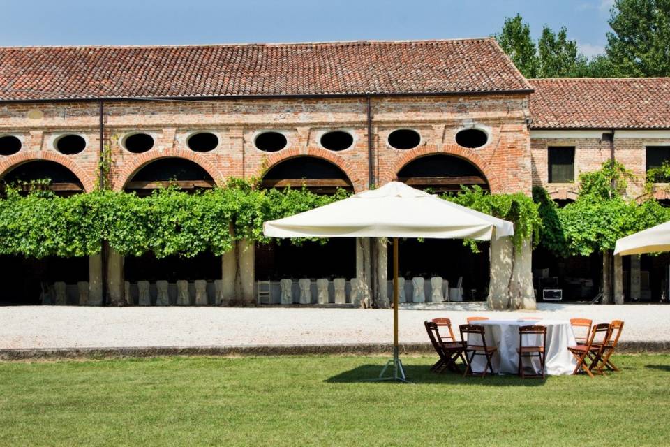 Aperitivo in giardino