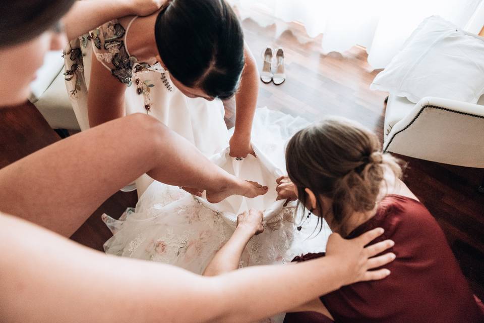 Vestizione abito sposa