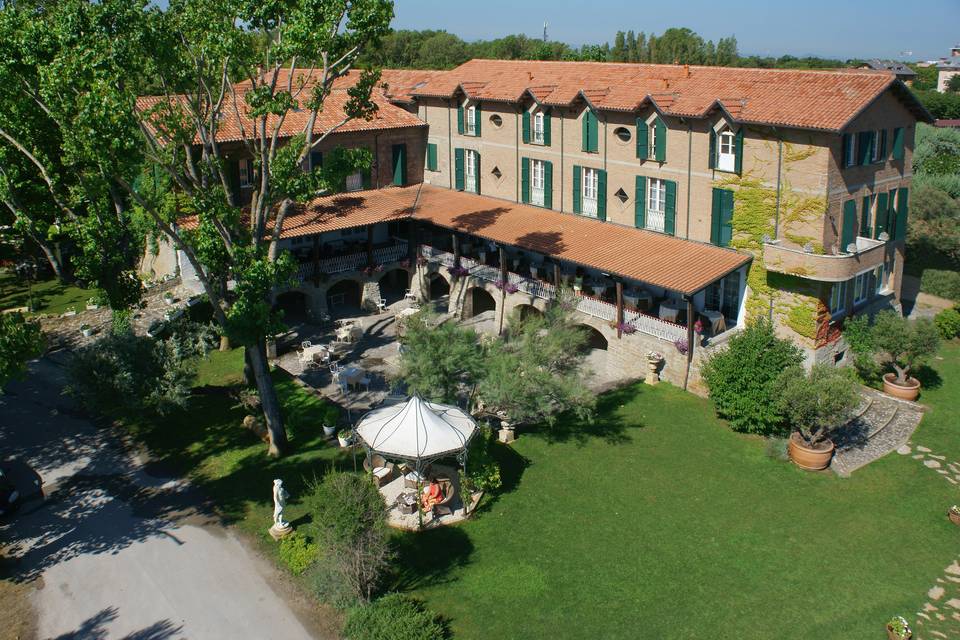 La luminosa sala da pranzo