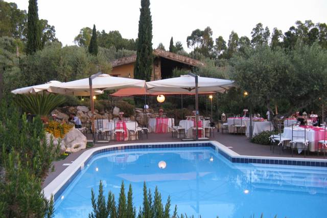 Cena a bordo piscina