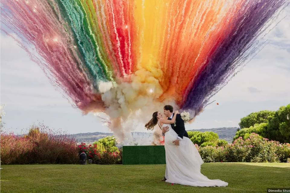 Smoke bomb